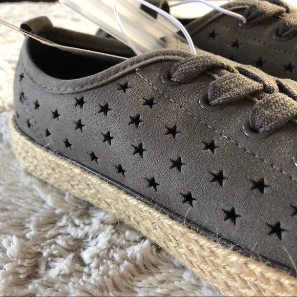 Universal Thread Grey Lace Up Star Sneakers - Picture 6 of 7